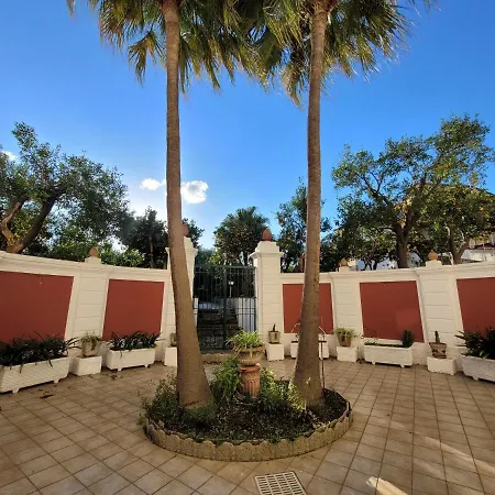 Cc Palace With Pool Meta